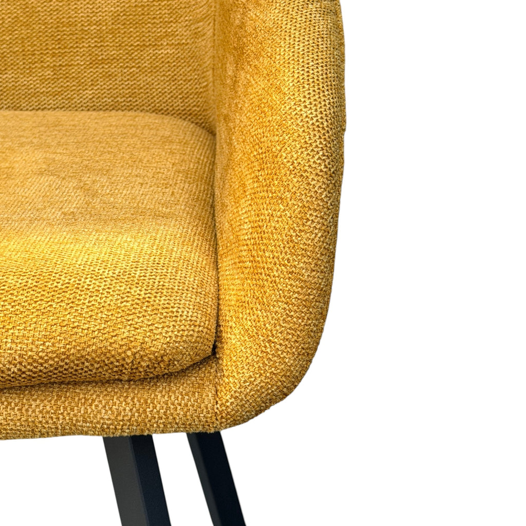 Lot de 2 chaises avec accoudoirs tissu jaune pieds métal noir - MOON